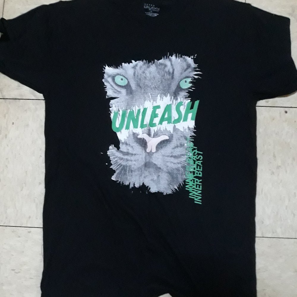 NEW Men's  Tiger T- Shirt